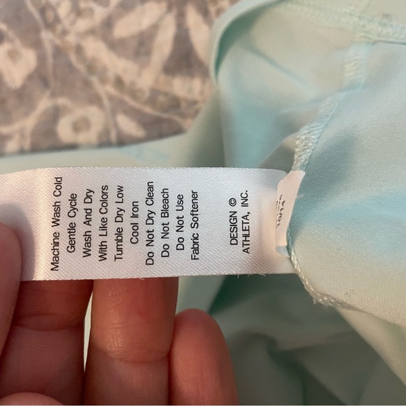 Athleta momentum seamless tee. Size large. Color mint - Picture 7 of 7